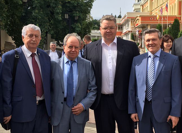Ректор РМАТ Е.Н. Трофимов, Президент АО "ЦСТЭ" (холодинг) В.Г. Пугиев, Губернатор Ставропольского края В.В. Владимиров, вице-президент АО "ЦСТЭ" (холдинг) Н.И. Пальцев (Здравница 2018)
